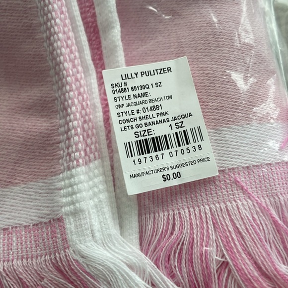 Lilly Pulitzer pink GWP towel nwt - Picture 2 of 3